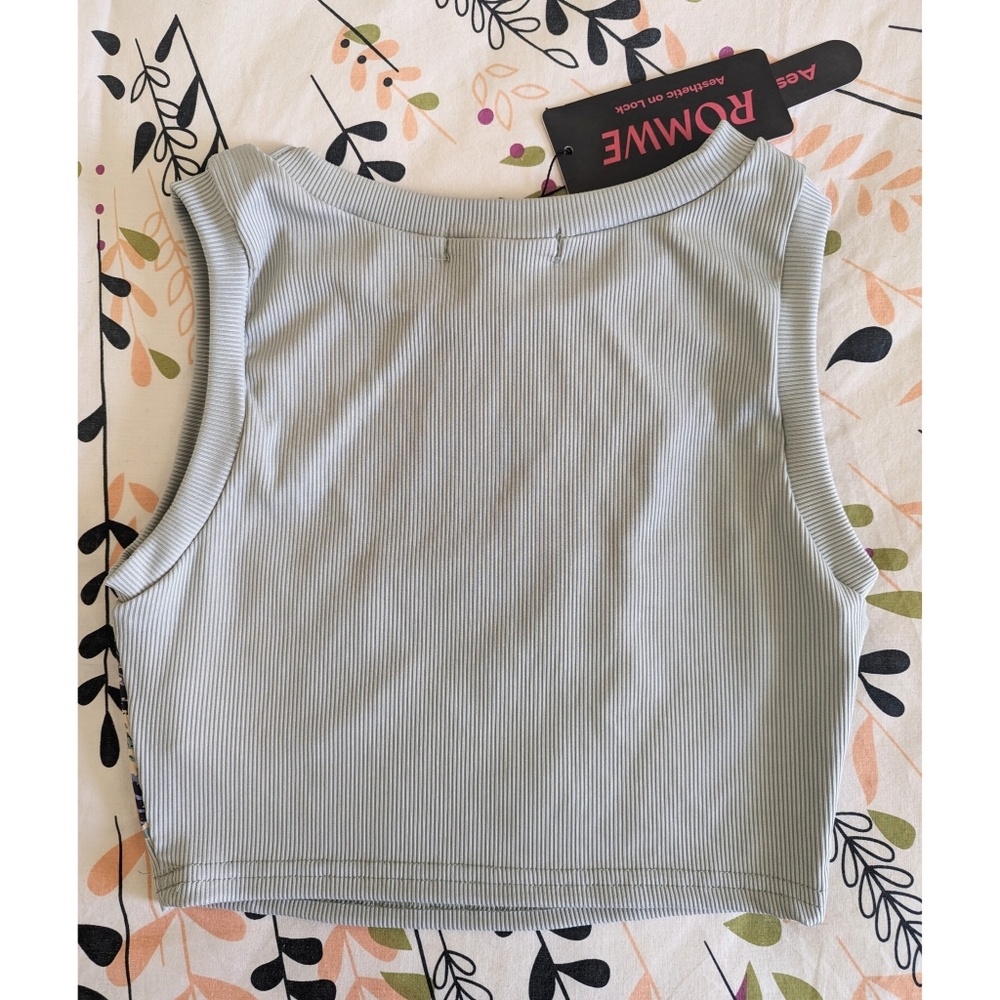 Romwe Ribbed Crop Top - Picture 2 of 3